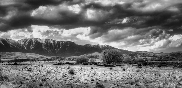 Omakau Hills bw 
