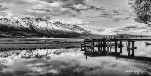Kinloch Pier 2 bw
