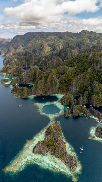  Twin Lagoon: Philippines