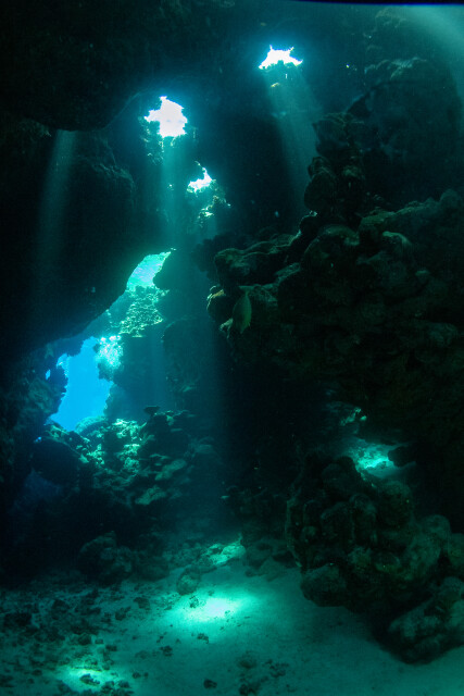 Cave-light (colour)