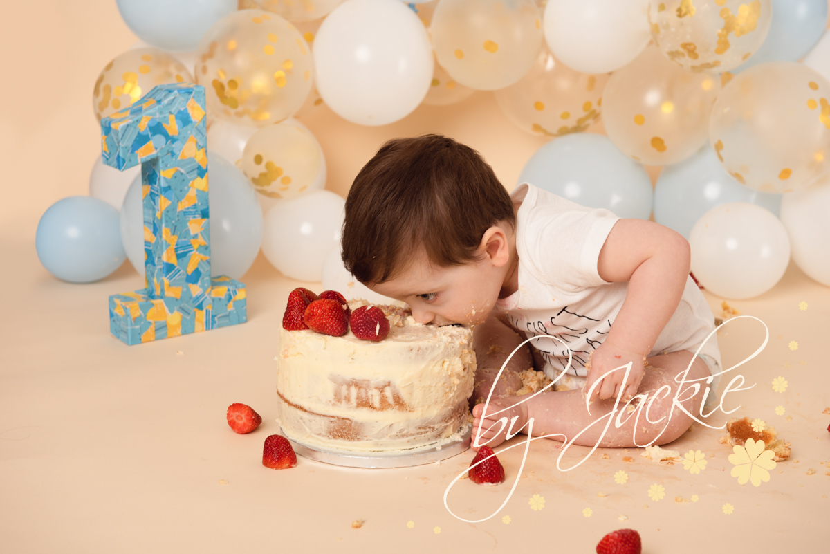that's the way to eat cake at smash and splash milestone photoshoot with babies by jackie, leeds, york, harrogate, beverley, wetherby, tadcaster, knaresborough