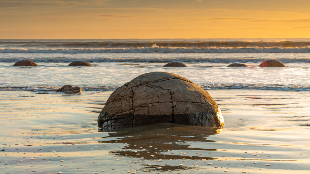 Moeraki Boulders 6