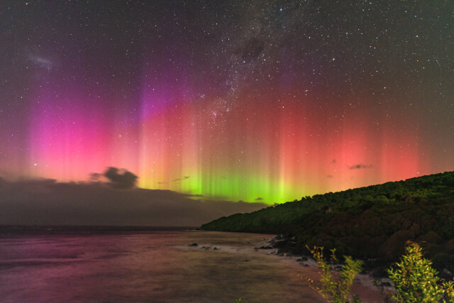 Stirling Point Aurora Australis with Milkyway