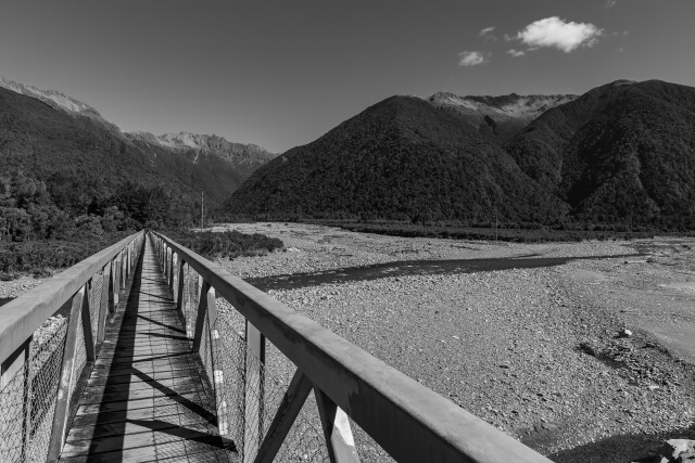 Arthurs Pass Highway - Foot Bridge