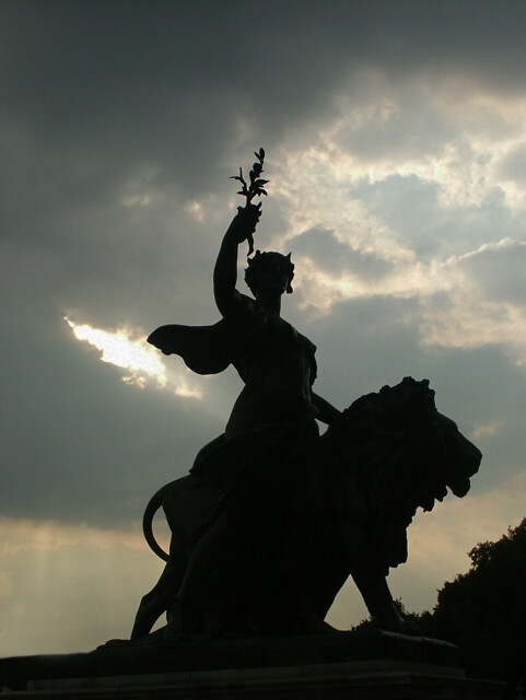 Peace Statue, Buckingham Palace, London 
