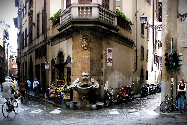 Fontana dello Sprone, Florence, Tuscany, Italy.