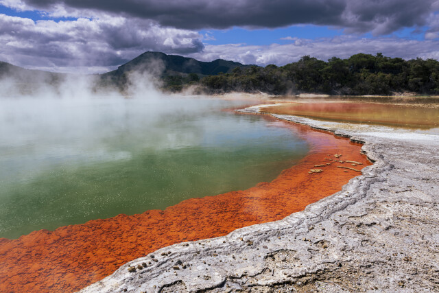 Wai-o-Tapu Champagne Pool